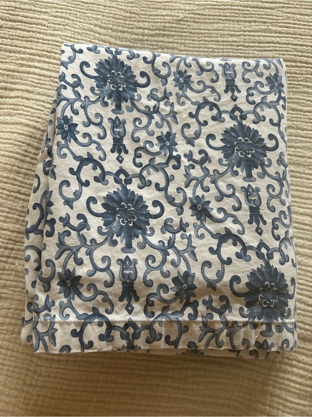 Ralph Lauren Vintage Porcelain Rosette Blue And White Queen Flat Sheet.